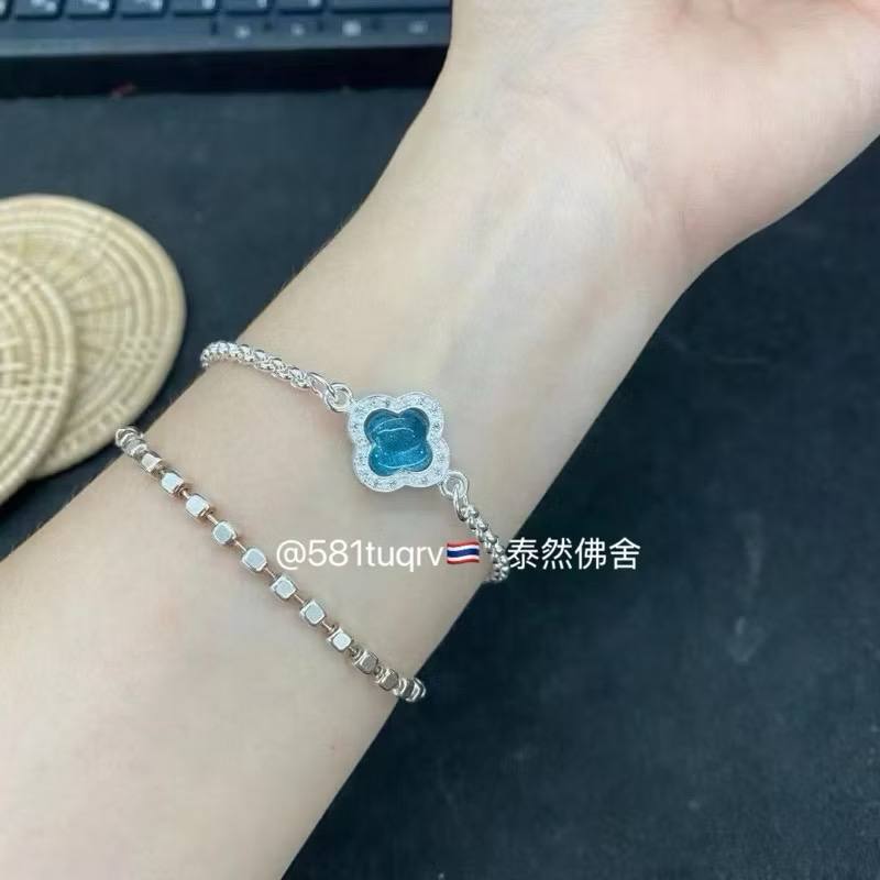 人緣聖膏 四葉草 幸運手鍊 #水晶 #珠寶 #必備好物